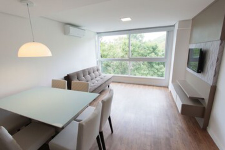 Room 5 of 10