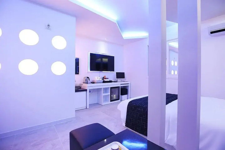 Room 2 of 12