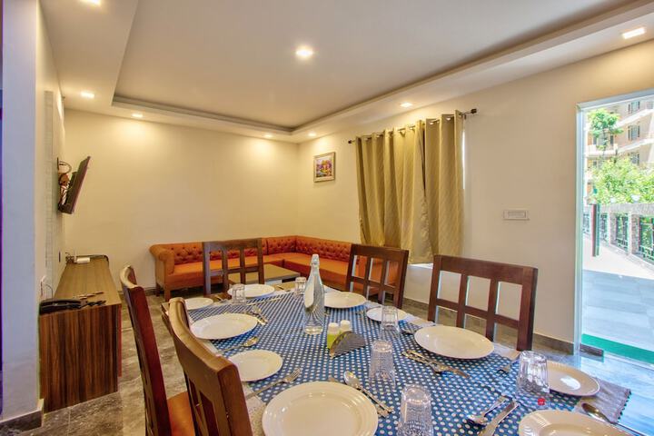 Dining 45 of 61