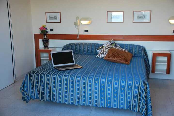 Room 13 of 26