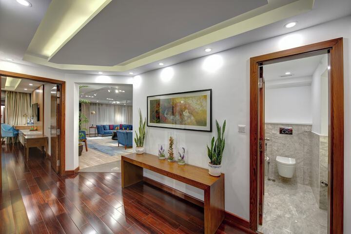 Room 15 of 176