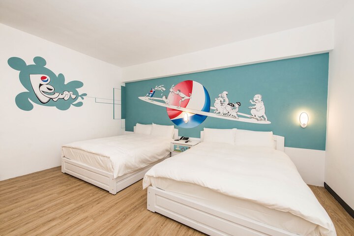 Room 12 of 32