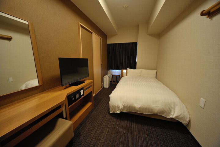 Room 9 of 93