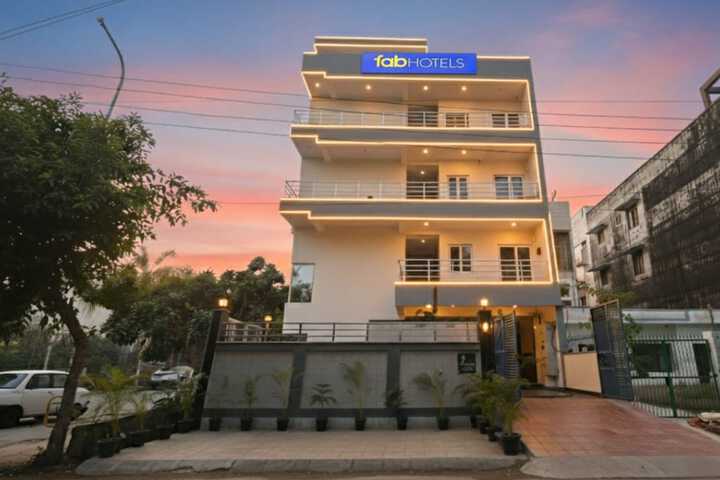Fabhotel Palm Paradise
