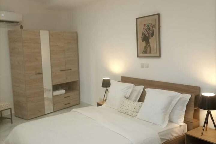 Room 10 of 28