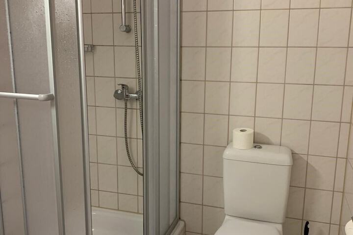 Room 32 of 40