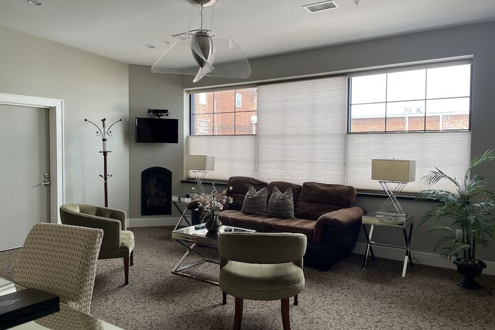 Room 93 of 285