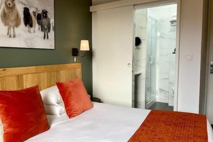 Room 10 of 43