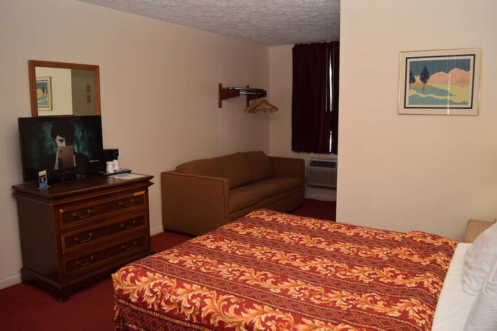 1 Queen Bed (23 of 25)