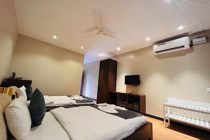 Room 8 of 31