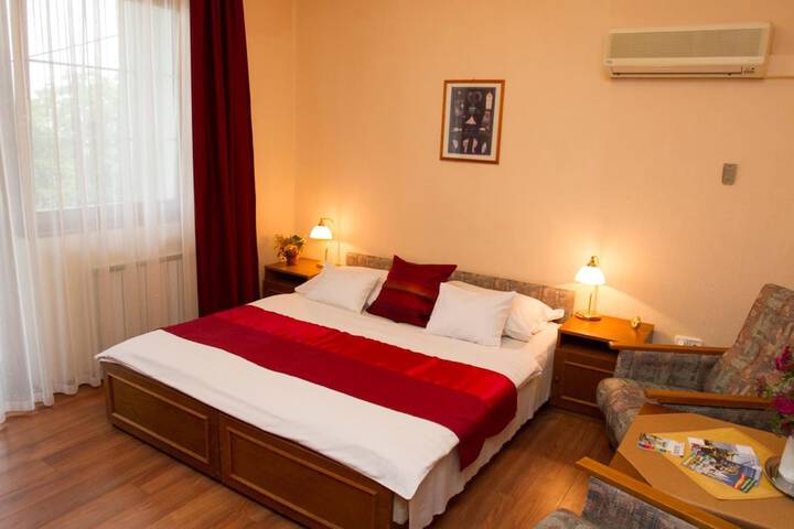 Room 8 of 65