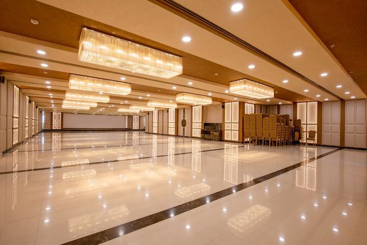 Ballroom/Hall 2 of 16