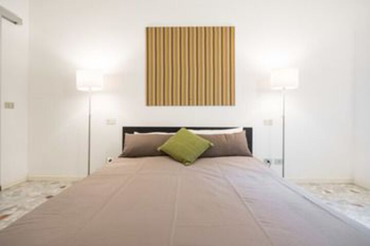 Room 10 of 27