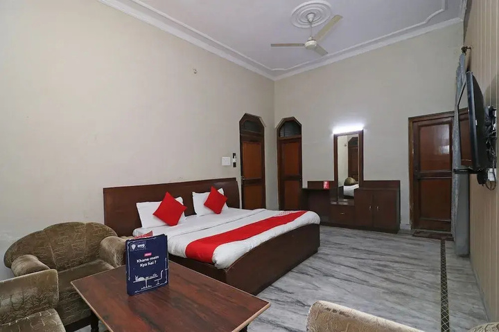 Room 5 of 13