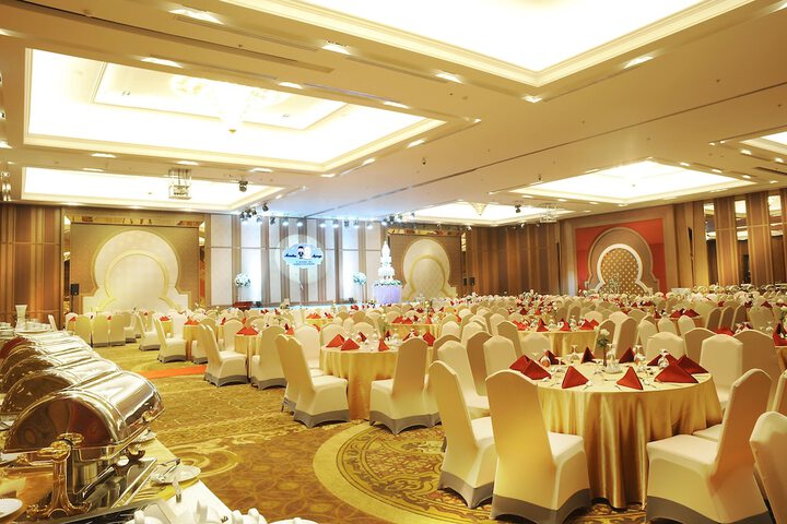 Ballroom/Hall 82 of 91