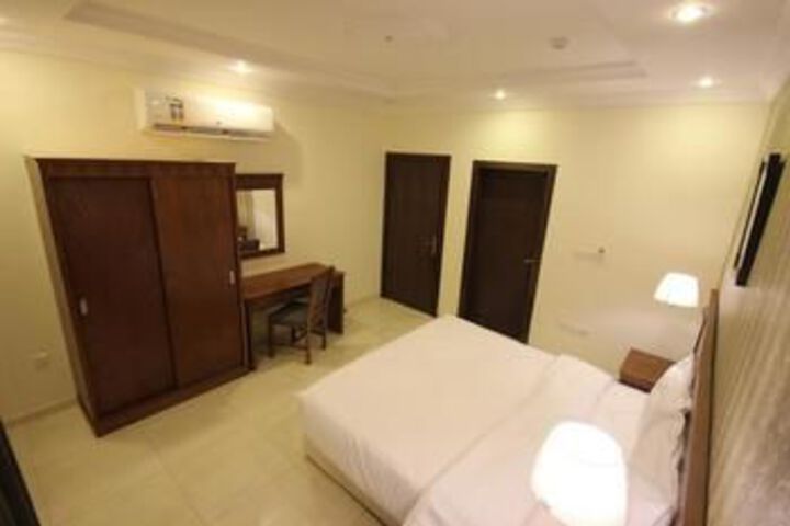 Room 12 of 30