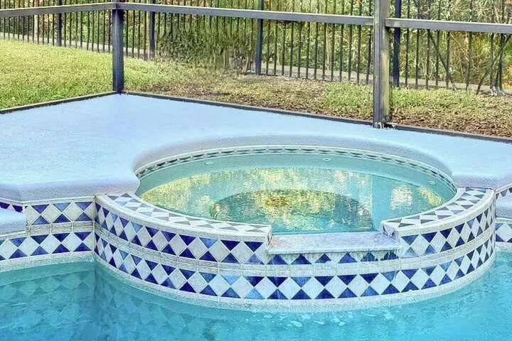 Pool 14 of 28
