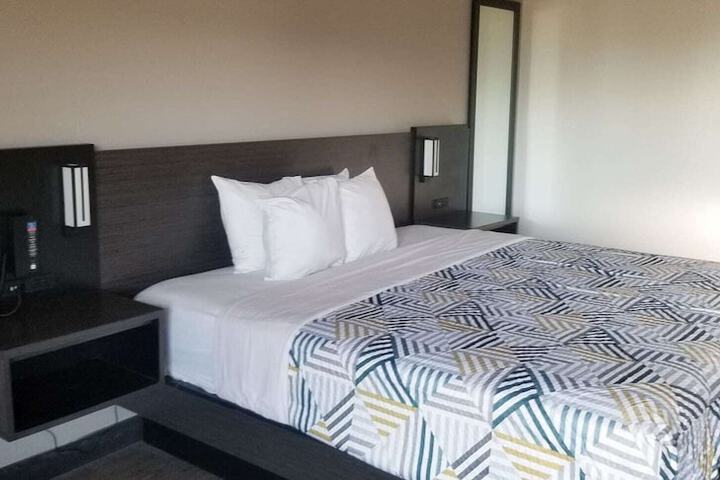 Room 10 of 26