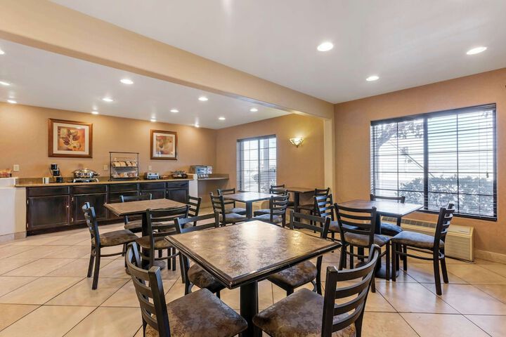 Breakfast/Coffee Service 40 of 43