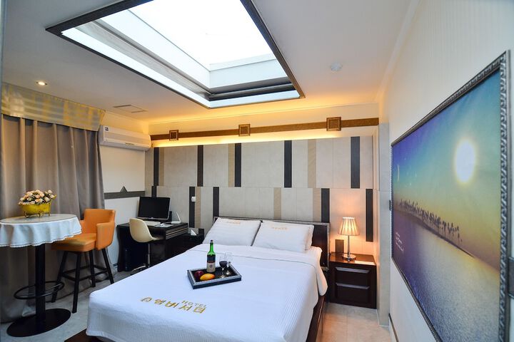 Room 8 of 54