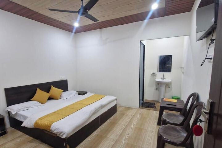 Room 7 of 12