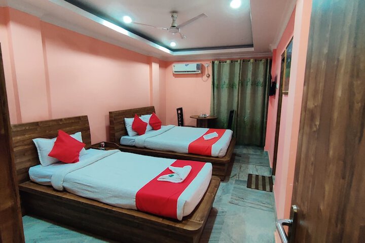Room 13 of 18