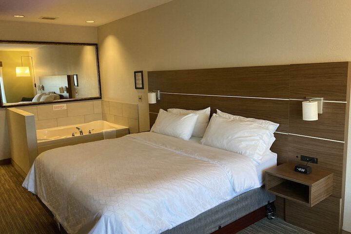 Room 7 of 28