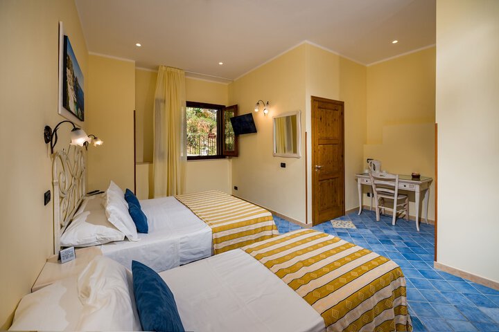 Room 21 of 120