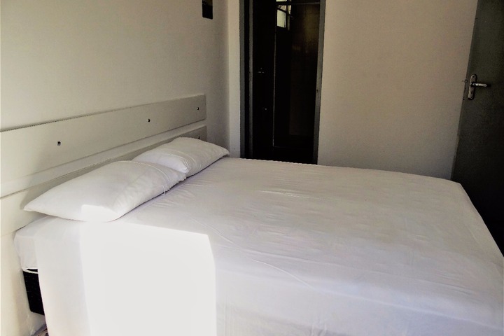Room 7 of 16