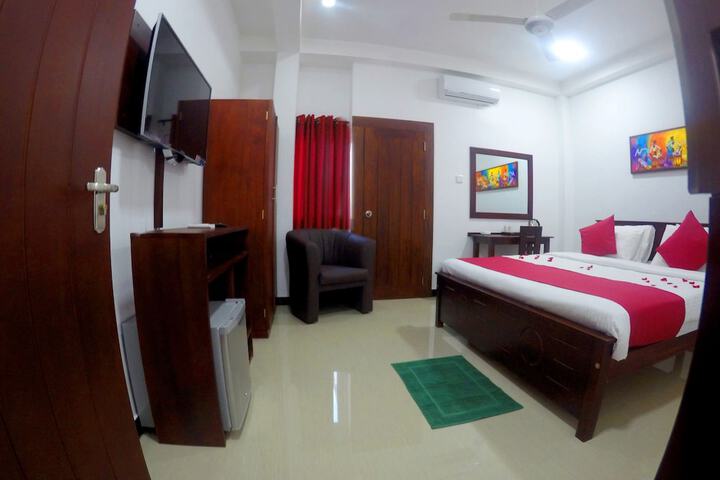 Room 12 of 32