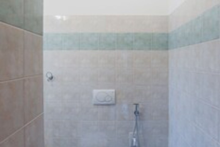 Room 3 of 32