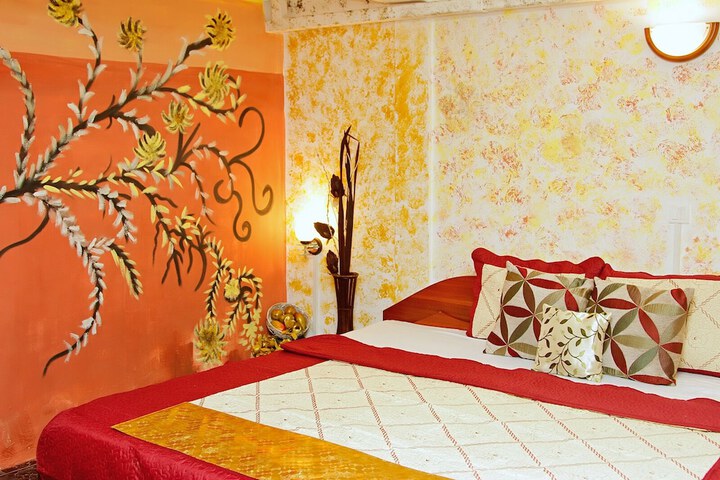 Room 14 of 33