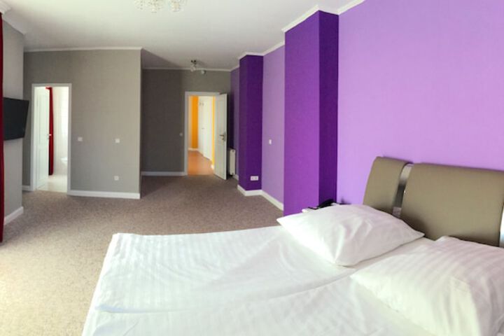 Room 7 of 49