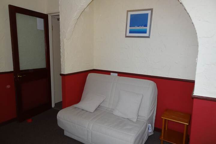 Room 26 of 80