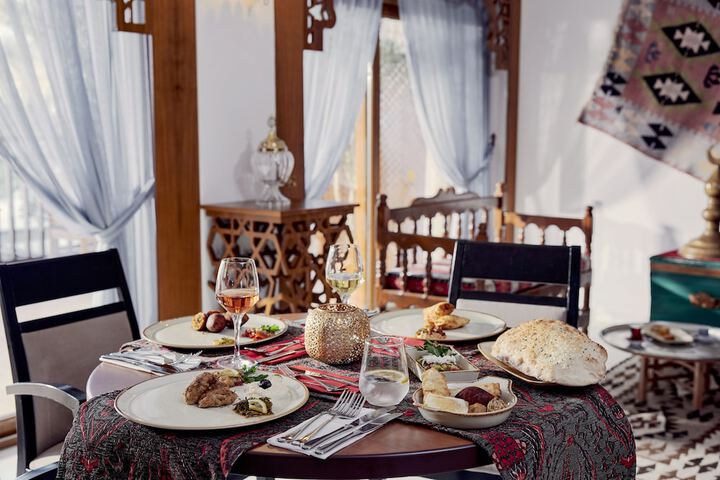 Dining 76 of 102