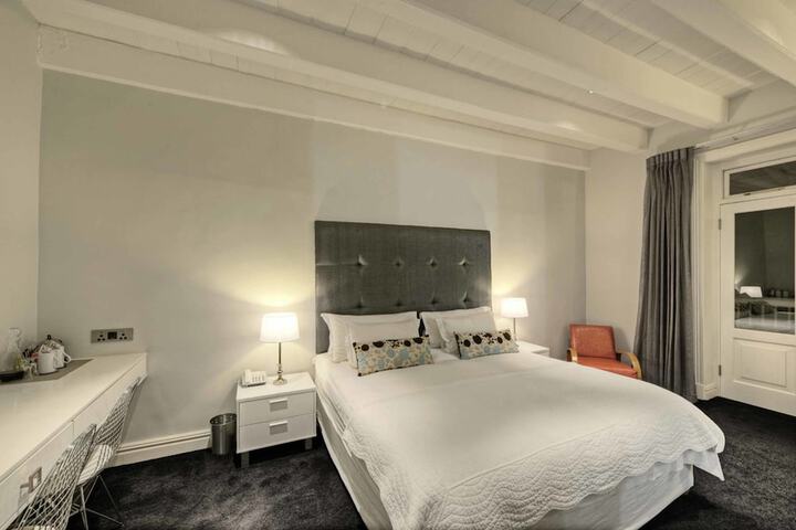 Room 8 of 77