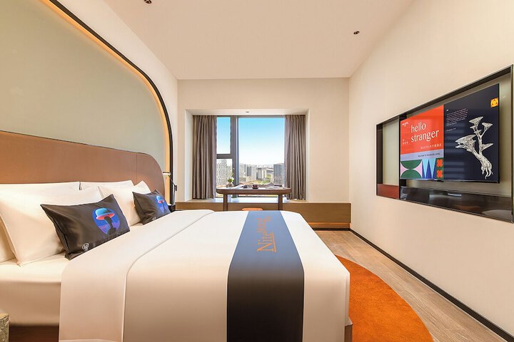 Room 10 of 79