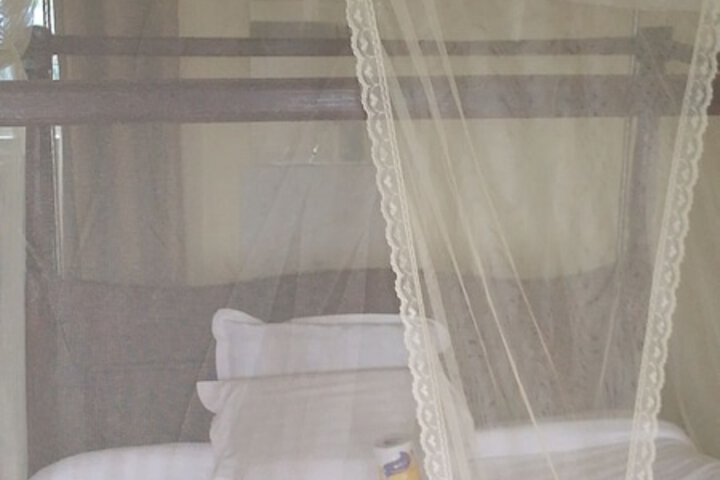 Room 4 of 7