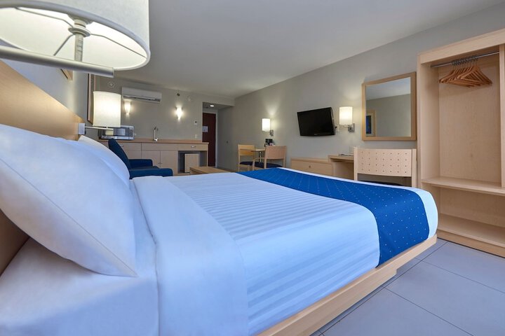 Room 10 of 49