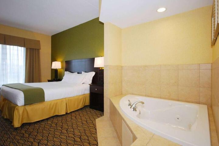 1 King Bed Mobility Hearing Accessible Room Bathtub with Grab Bars (9 of 9)