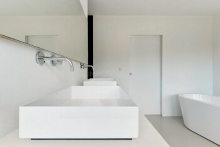 Room 6 of 11