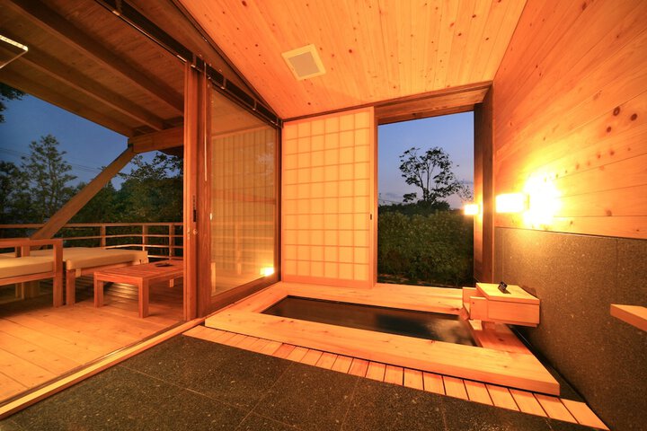 Deep soaking bathtub