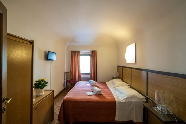 Room 7 of 38