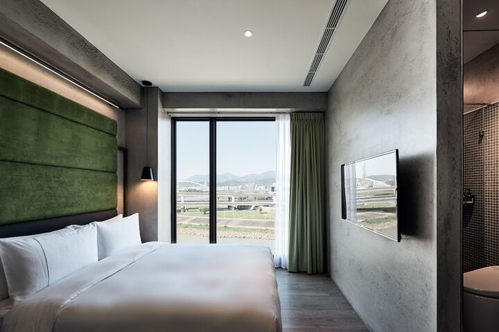Room 32 of 57