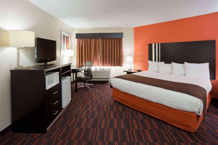 1 King Bed (21 of 34)