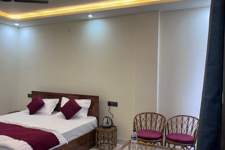 Room 4 of 11