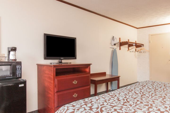 Room 7 of 16