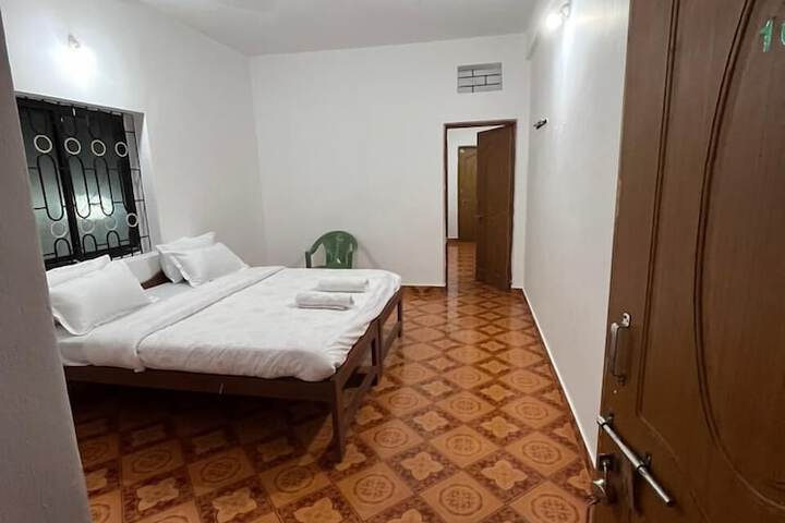Room 4 of 15