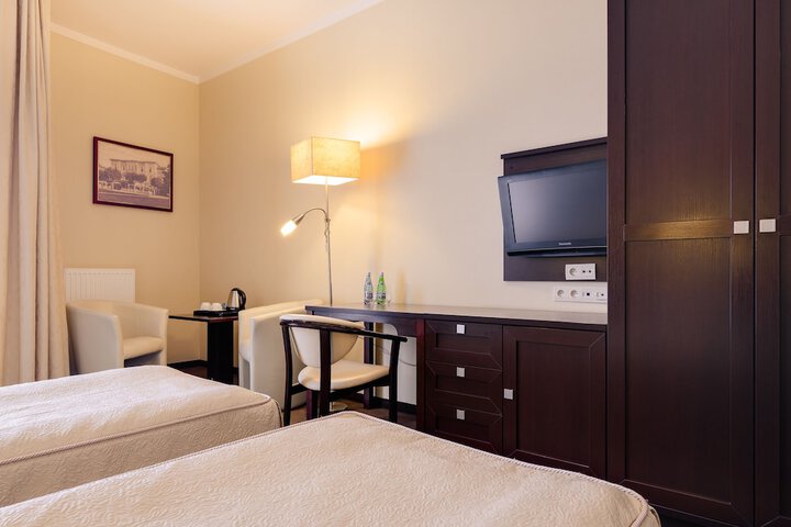 Room 4 of 36