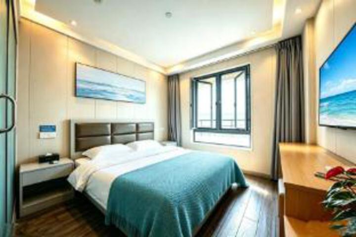 Room 5 of 6